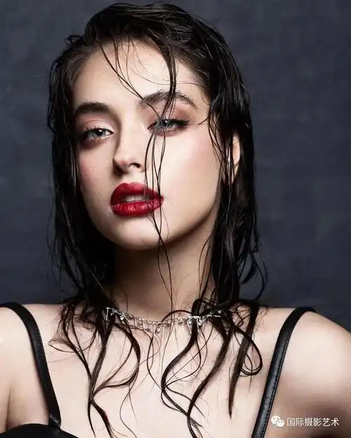 写真:神态各异的美女|艺术|收藏|模特|人像摄影_网易订阅