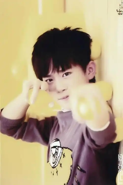 tf家族易烊千玺写真