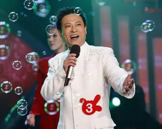 李咏现场展示太极神功 美少女冠军化身威武将军