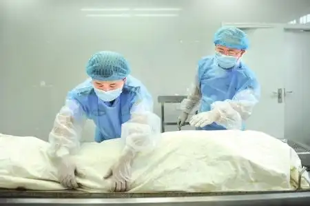 省内最先进的新都法医鉴定中心正式投入运行默哀仪式尸检开始前,法医