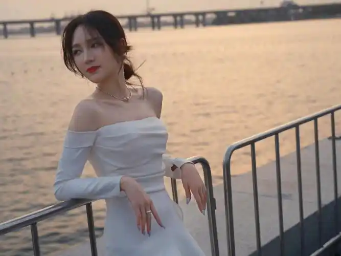 白白嫩嫩也太美了这身材好绝#孟佳