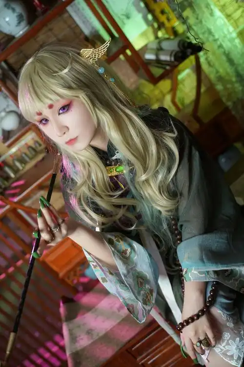 "  ------------------------------------------  妆娘:言修  摄影