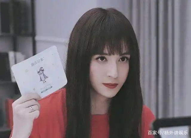 是不是觉得就像是位文静少女呢? 这是咱们俊秀可爱的郭俊辰