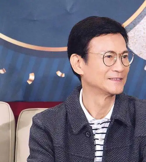 郑少秋近照曝光 71岁神采奕奕容颜不老