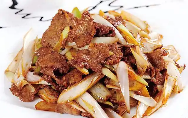 葱爆羊肉家常做法,香味扑鼻,肉嫩味美