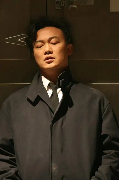 陈奕迅gif闭眼gif帅气gif写真gif男歌手gif明星gif