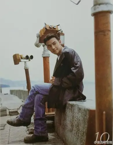 就想给神尊盖个楼年轻时的张震