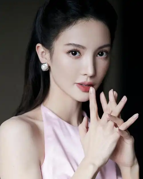 金晨的2021年是她倍速成长的一年