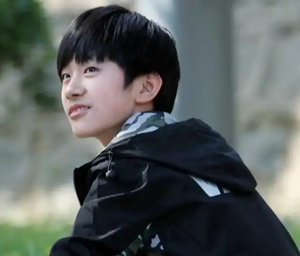 易烊千玺直到了解了他的成长经历才知道他为何不爱笑