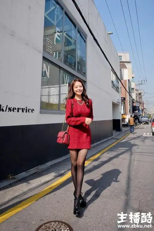 韩国高跟鞋美女金敏英紧身毛衣裙展傲人身姿黑丝美腿图片