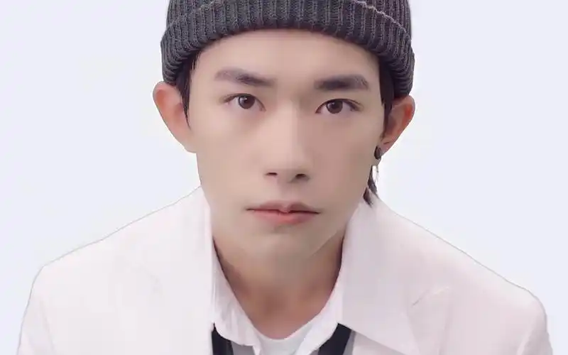 【20191012】易烊千玺x《时尚cosmo》:11月刊拍摄视频