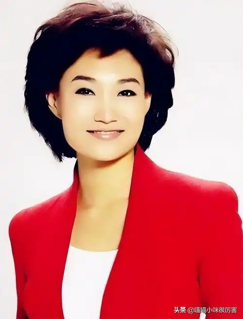 45岁《新闻联播》主播李梓萌:成功背后有艰辛,婚恋成父母的心事
