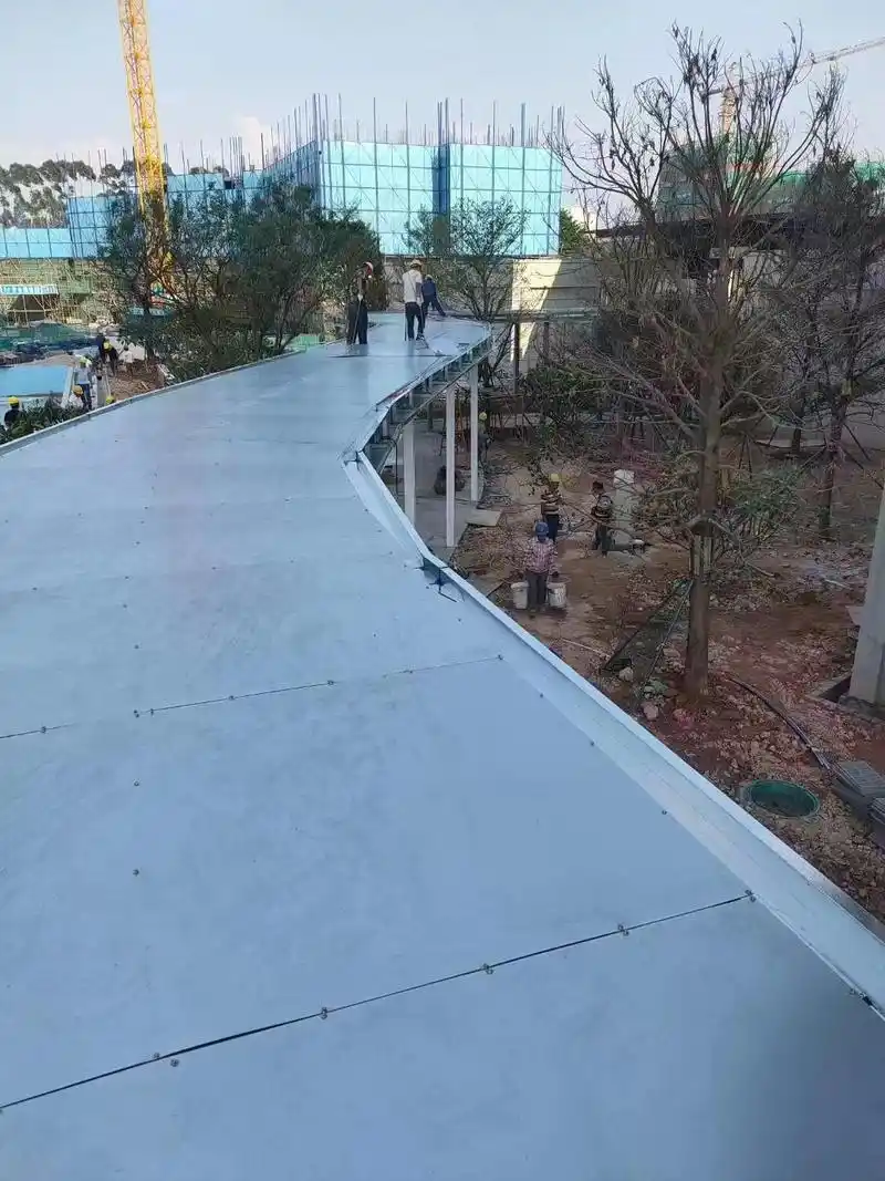 分享一个铝板廊架雨棚失败案例