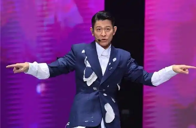 刘德华#日前在上海展开「今天…is the day」巡回演唱会,是他自2021年