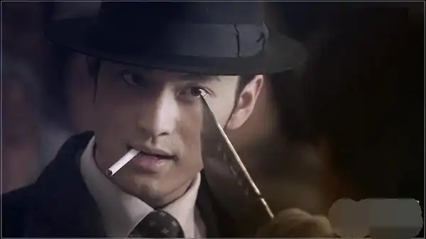 土鳖帅哥,屡被女星嫌弃,拍《上海滩》醉烟致抑郁只好请妈妈来陪