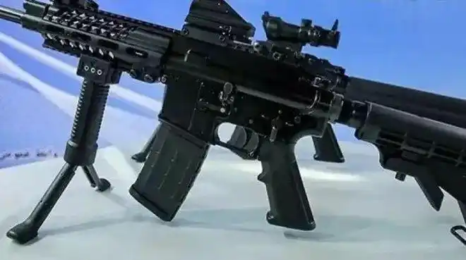 伊朗现役军队步枪是仿制中国的这一款竟神似中国95