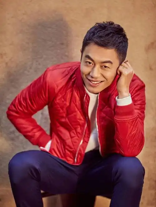 朱亚文图片:雅痞风写真男人味十足