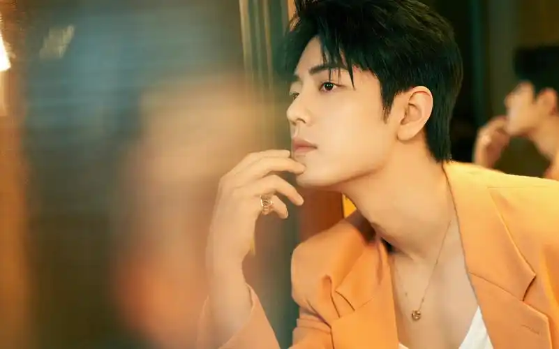 与@gucci 品牌代言人肖战一起共赴米兰,见证古驰2023秋冬女装系列