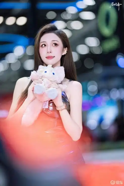广州车展的车模小姐姐