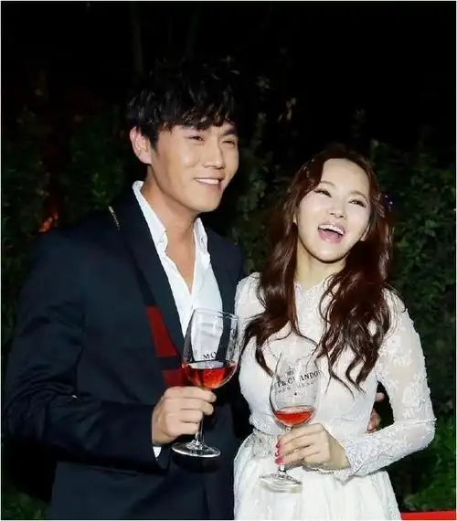 同林鸟共渡难关伊能静秦昊完成互救爱情力量显神奇