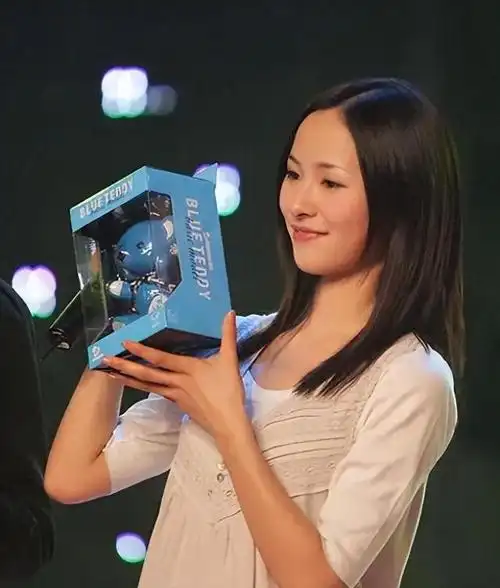 江一燕搂得不是吴镇宇而是整个娱圈的丑陋他们什么关系