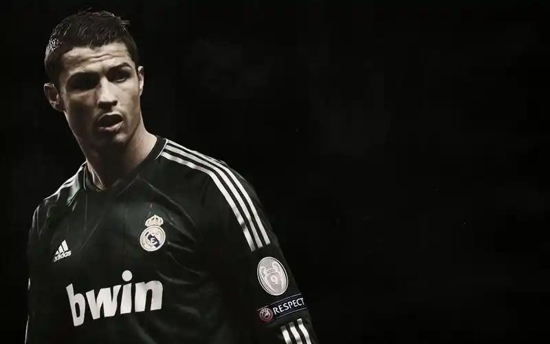 足球巨星c罗高清桌面壁纸