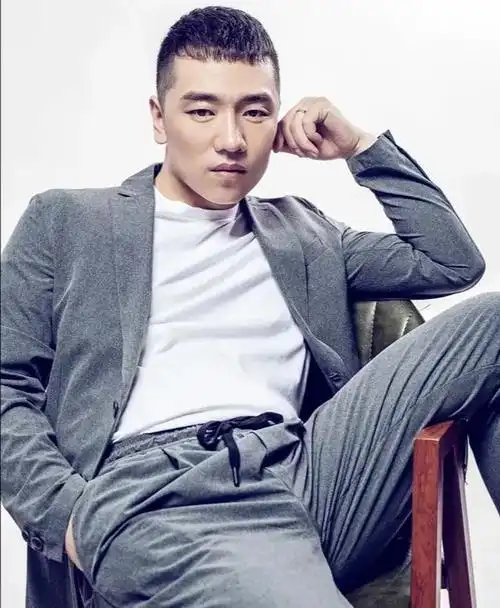 歌手馨悦个人资料 馨悦年轻时的照片 - 歌词译