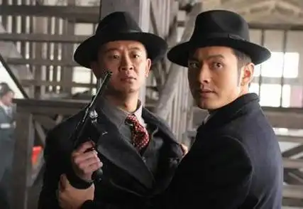 在黄海波的演艺生涯里,《新上海滩》是不能忽视的,这部电视剧让他的