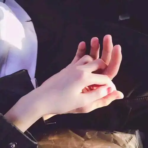 在秀恩爱,朋友圈晒恩爱图……还有那些让人看完就想处对象的情侣头像