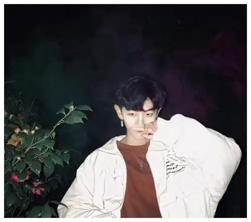 刘梦罕见长发照流出,绝美颜值不输杨幂,难怪有自信称自己是校花