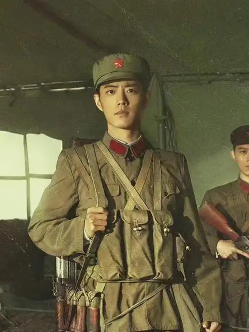 你们觉得肖战的军装照帅吗