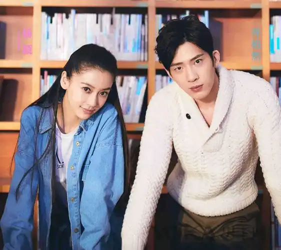 get杨洋井柏然学长白衣穿搭技能 入学你是男神!