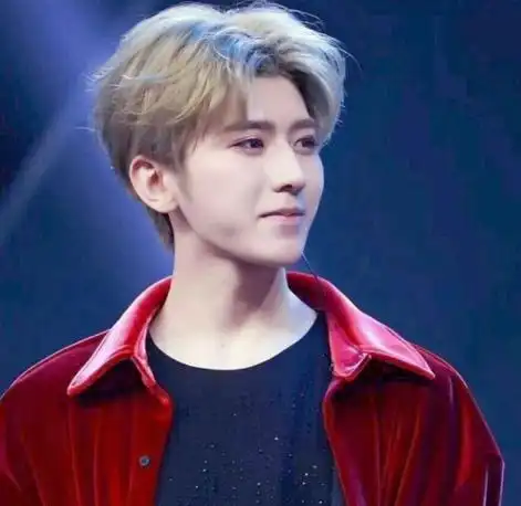 再一次颜面扫地!蔡徐坤前女友站出来爆料:他同时与两个女生交往