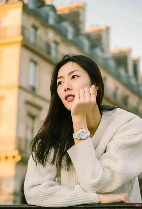 刘雯11个拍照姿势,拍照上镜自然又好看,行走的拍照教科书|教科书|刘雯