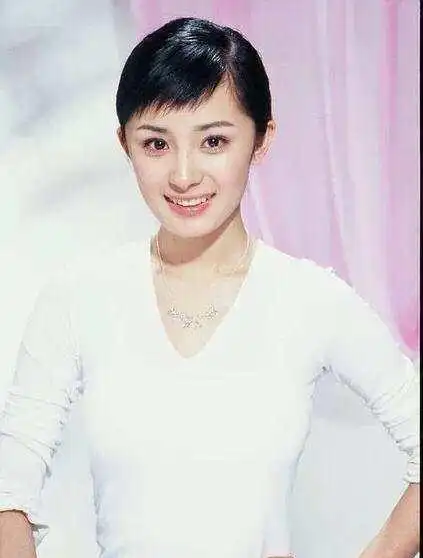 杨幂早年照片盘点, 脸型没有那么方, 整个人又美又灵