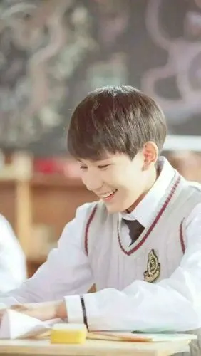 王源气质清新学生味十足来看看他的各种校服造型吧