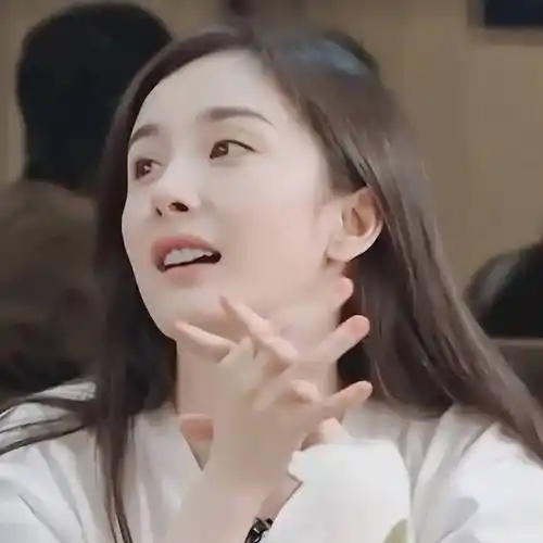 杨幂春风得意,素颜出镜皮肤白皙脸色发红,私密聚会照曝光_照片_带着