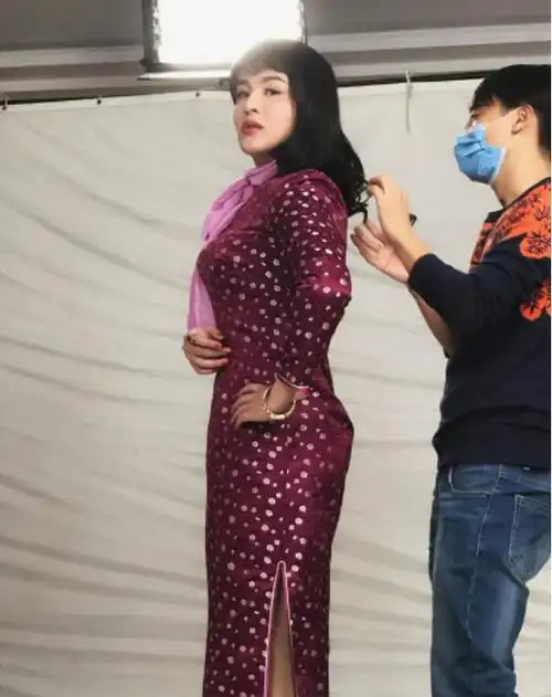 郑斯仁反串男扮女装邝美丽照片