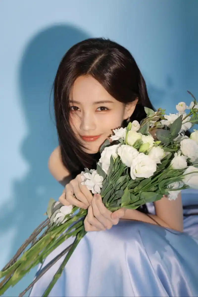 李一桐这笑容太治愈迷人了,美丽动人,越看越深陷其中难以自拔!