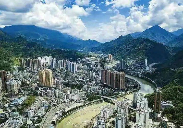 城口,地处重庆东北部,是一个远离城市喧嚣的美丽小县城.