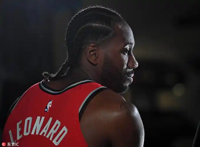 近日,nba媒体日从"头"开始 各队球星的脏辫看了让人头皮隐隐作痛.