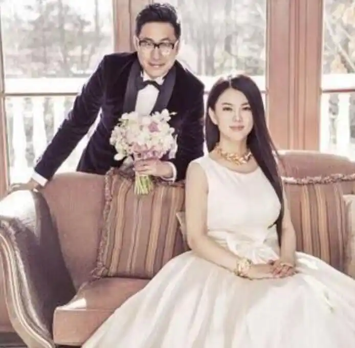 12年的婚姻似囚笼?与李湘离婚才1年多,王岳伦直接就放飞自我了