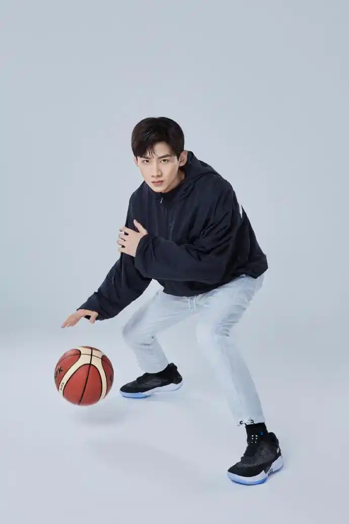 点击就看篮球帅哥高清大片从漫画里走出来的白敬亭