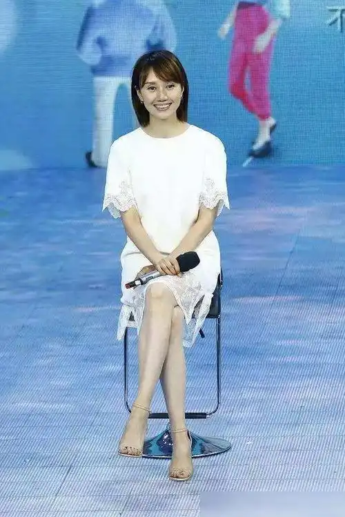 袁泉夏雨一家三口穿烂大街获力挺这才是坐飞机的样子