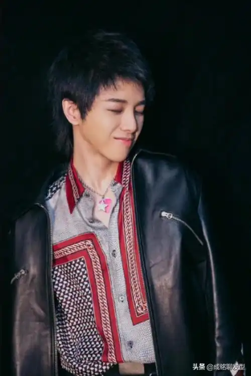 华晨宇照片高清大图帅气盘点华晨宇8款最帅气的发型