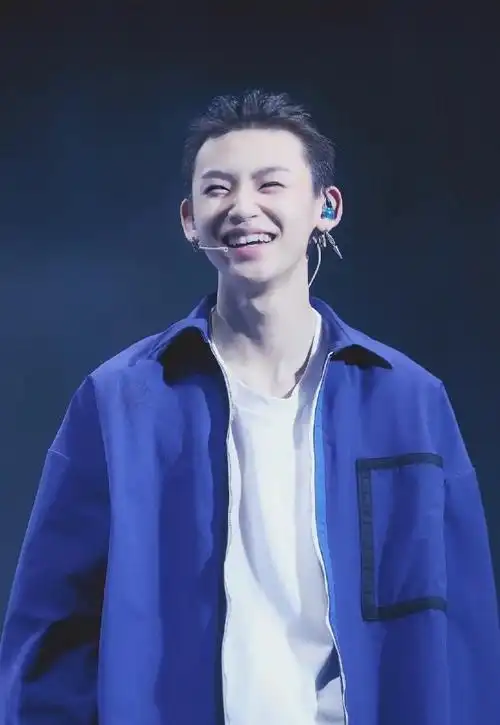 小鬼王琳凯#这是谁家宝宝笑的这么可爱,就是喜欢看你笑,好治愈哦