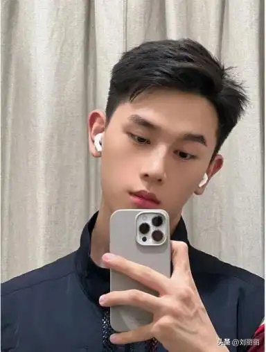 今年最流行的男士发型图片(男生发型设计与脸型搭配图片) - 男生短发