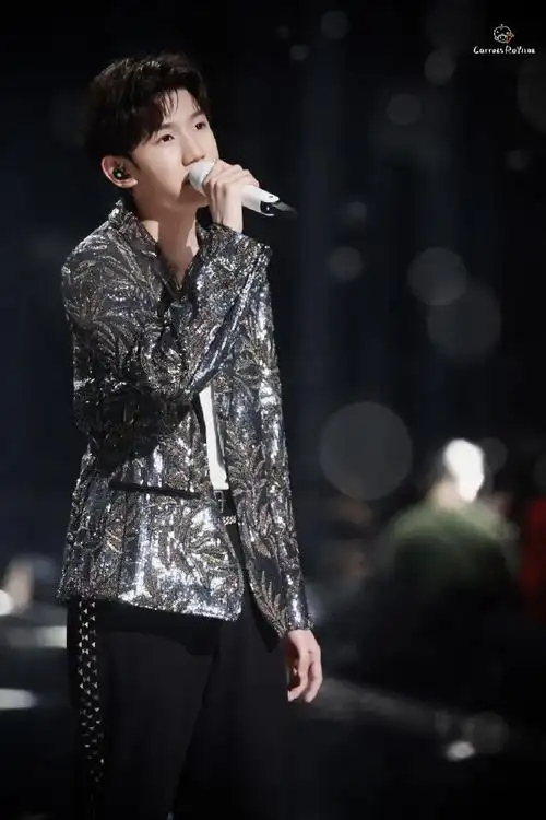 王源超话#王源加盟湖南卫视跨年晚会#2021还有四十分钟结束,祝大家在