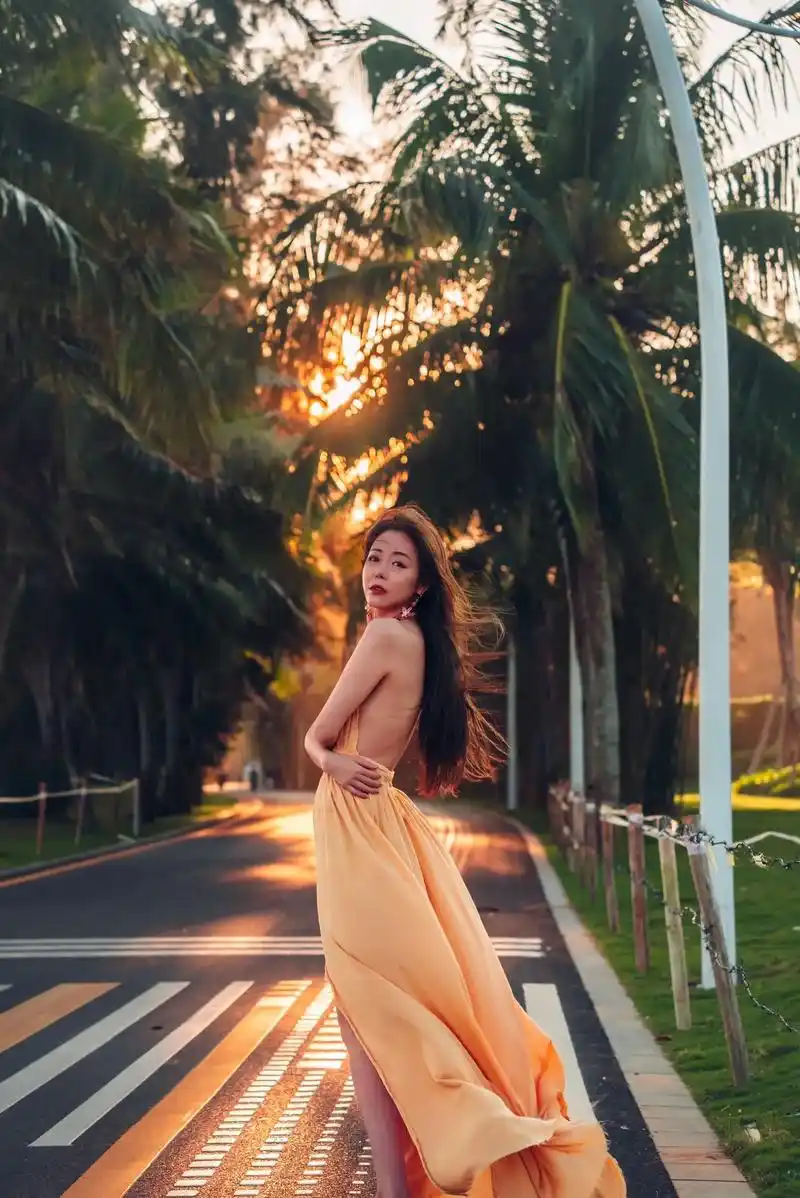 安又琪最新写真大片释出.#安又琪 #日落沉溺于橘色的海 #氛 - 抖音