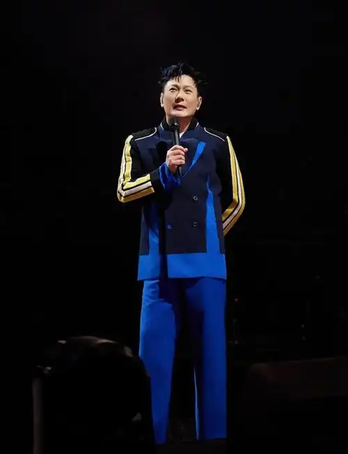 未来式20巡演成都站圆满结束张信哲隔空互动熊猫萌翻网友